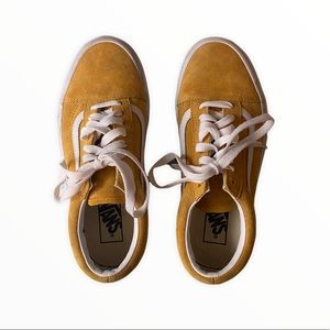 Old Skool Vans in yellow!💛